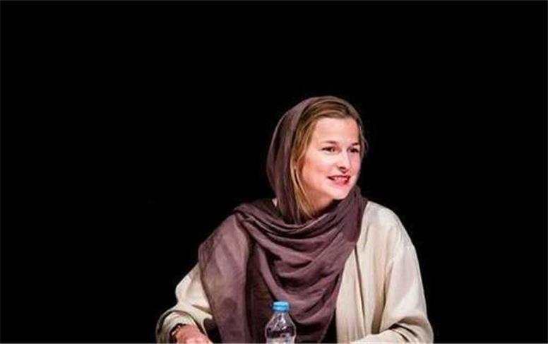 مارین ون هولک با موضوع چیه در ایرانشهر