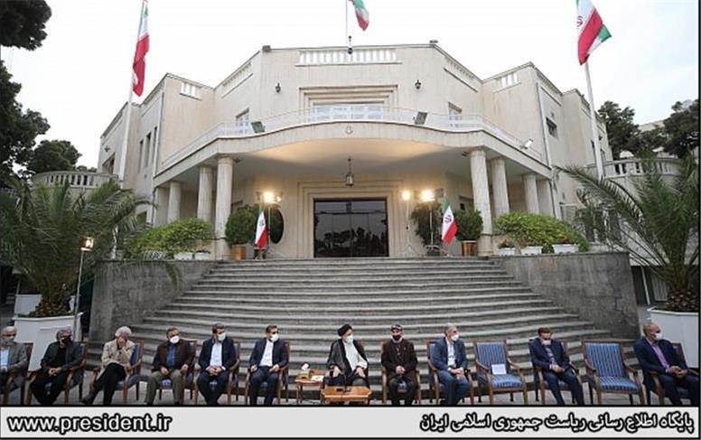 در دیدار صمیمی ابراهیم رئیسی با هنرمندان چه گذشت