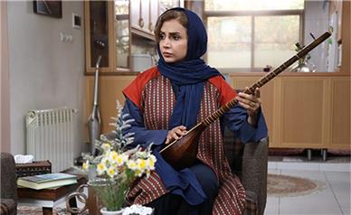 نمایش و نقد 