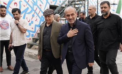 بازدید رئیس و جمعی از معاونین سازمان صدا و سیما از پشت صحنه سریال سبزواران